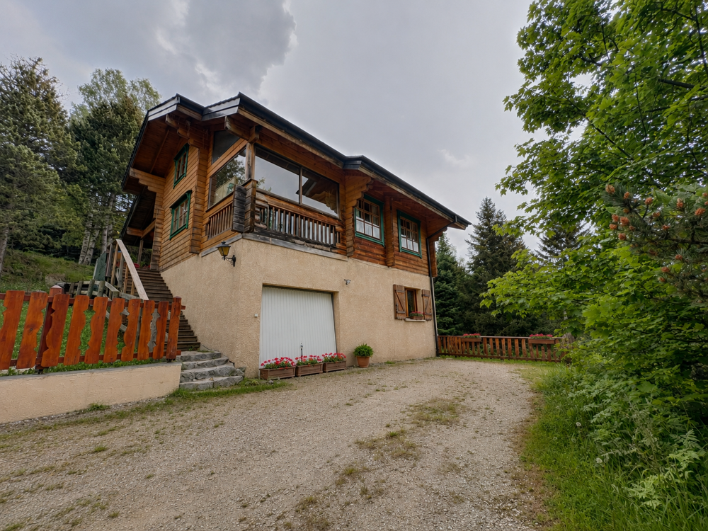 CHALET FINLANDAIS D'EXCEPTION AVEC VUE PANORAMIQUE SUR LES PYRÉNÉES