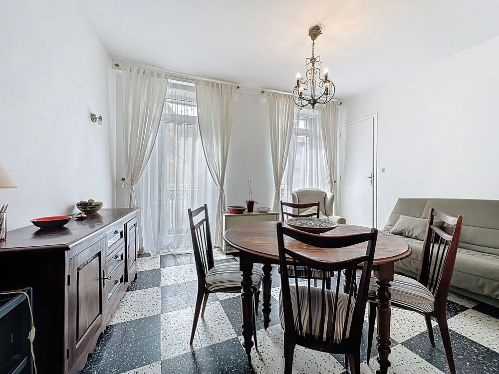 Maison de caractère de 152 m2 avec local commercial au coeur de Vinça