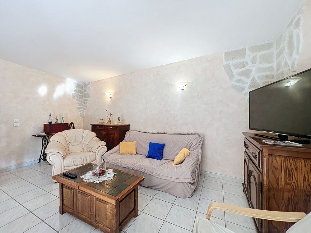 Maison familiale avec terrasse et fort potentiel au coeur de Caramany
