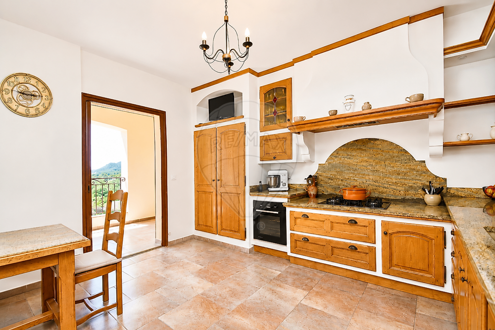 à vendre  Maison Coursegoules (06140)