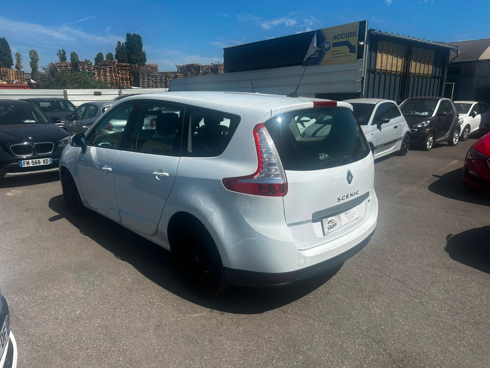 Grand Sc&eacute;nic III Grand Sc&eacute;nic TCe 130 Energy Life 7 pl 2015 occasion 93120 LA COURNEUVE