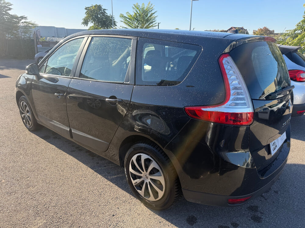 Grand Sc&eacute;nic III dCi 105 eco2 Carminat Tom Tom 7 pl 2010 occasion 93120 LA COURNEUVE