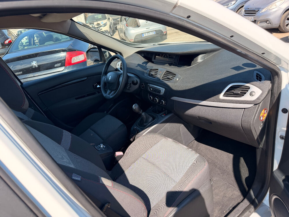 Grand Sc&eacute;nic III Grand Sc&eacute;nic TCe 130 Energy Life 7 pl 2015 occasion 93120 LA COURNEUVE