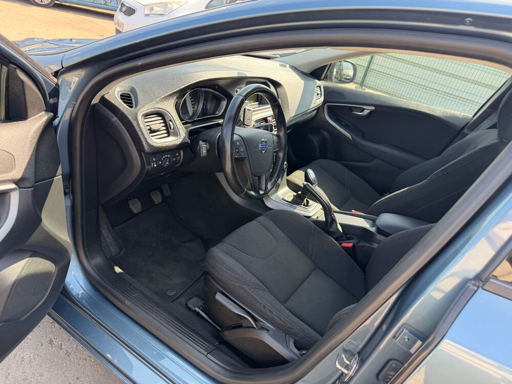 V40 D2 115 Kinetic 2014 occasion 93120 LA COURNEUVE