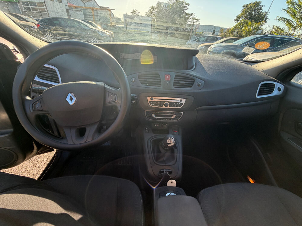 Grand Sc&eacute;nic III dCi 105 eco2 Carminat Tom Tom 7 pl 2010 occasion 93120 LA COURNEUVE