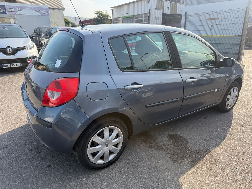 Clio III Clio 1.5 dCi 70 Expression 2006 occasion 93120 LA COURNEUVE