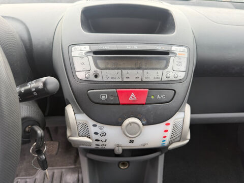 107 1.0e 12V 68ch BLUE LION 2-Tronic Active 2011 occasion 93120 LA COURNEUVE