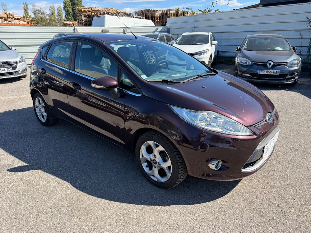 Fiesta 1.25 82 Ghia 2011 occasion 93120 LA COURNEUVE