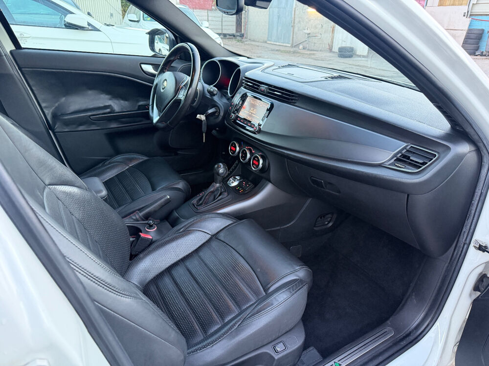 Giulietta 2.0 JTDm 175 ch S&S Trofeo TCT 2014 occasion 93120 LA COURNEUVE
