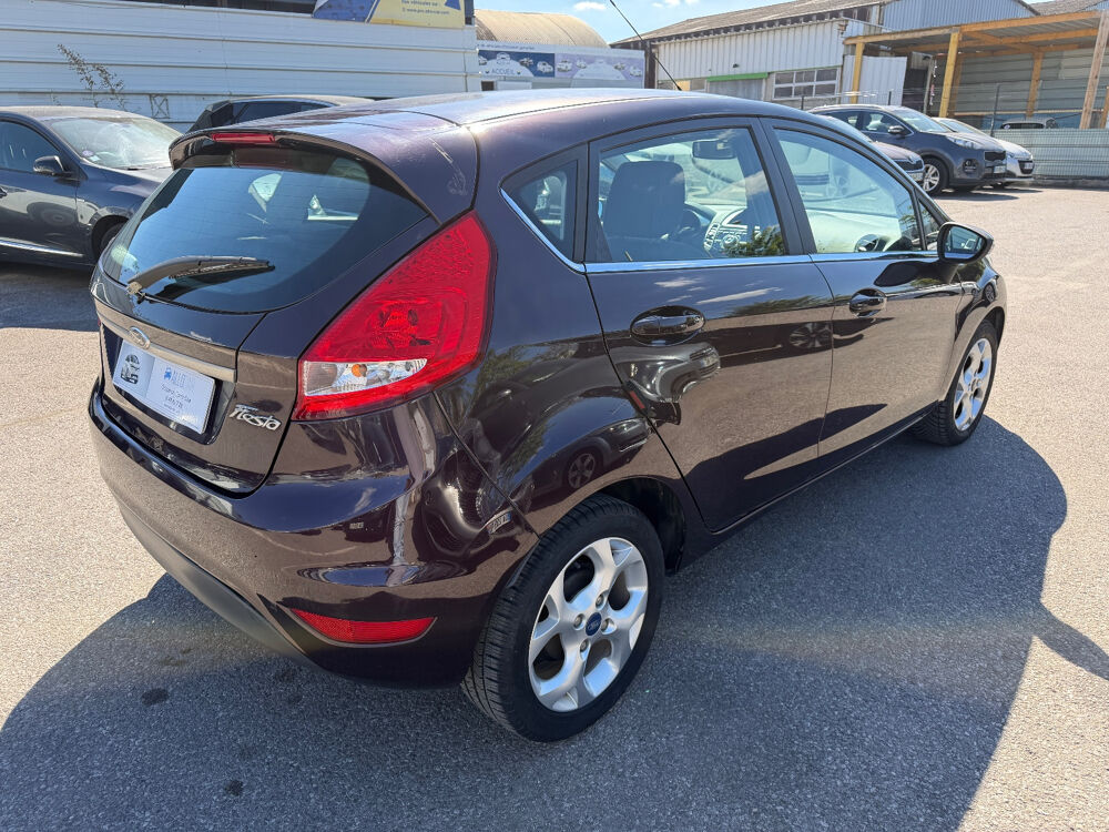 Fiesta 1.25 82 Ghia 2011 occasion 93120 LA COURNEUVE
