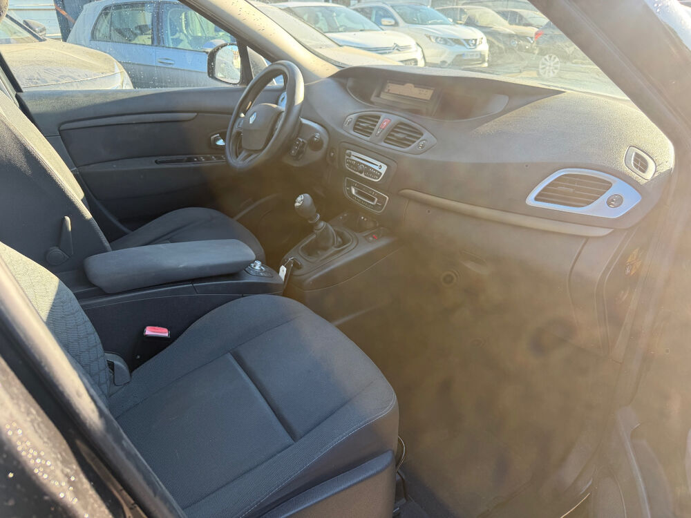 Grand Sc&eacute;nic III dCi 105 eco2 Carminat Tom Tom 7 pl 2010 occasion 93120 LA COURNEUVE