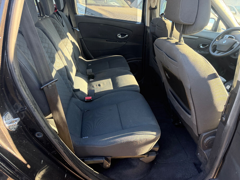 Grand Sc&eacute;nic III dCi 105 eco2 Carminat Tom Tom 7 pl 2010 occasion 93120 LA COURNEUVE