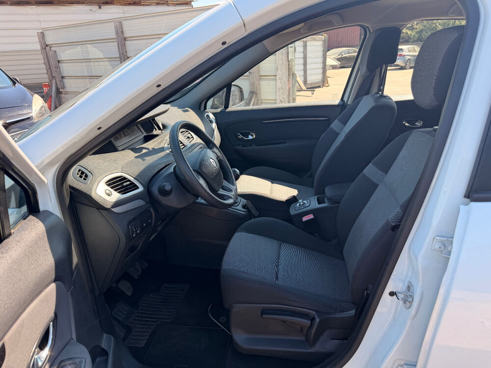 Grand Sc&eacute;nic III Grand Sc&eacute;nic TCe 130 Energy Life 7 pl 2015 occasion 93120 LA COURNEUVE