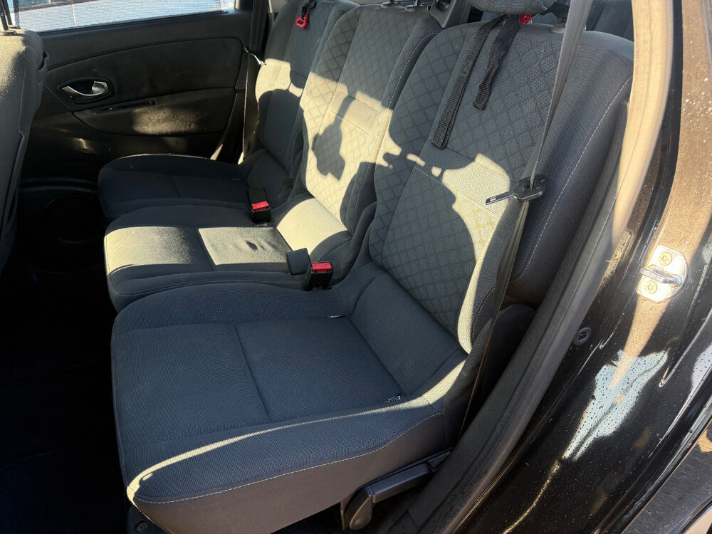Grand Sc&eacute;nic III dCi 105 eco2 Carminat Tom Tom 7 pl 2010 occasion 93120 LA COURNEUVE