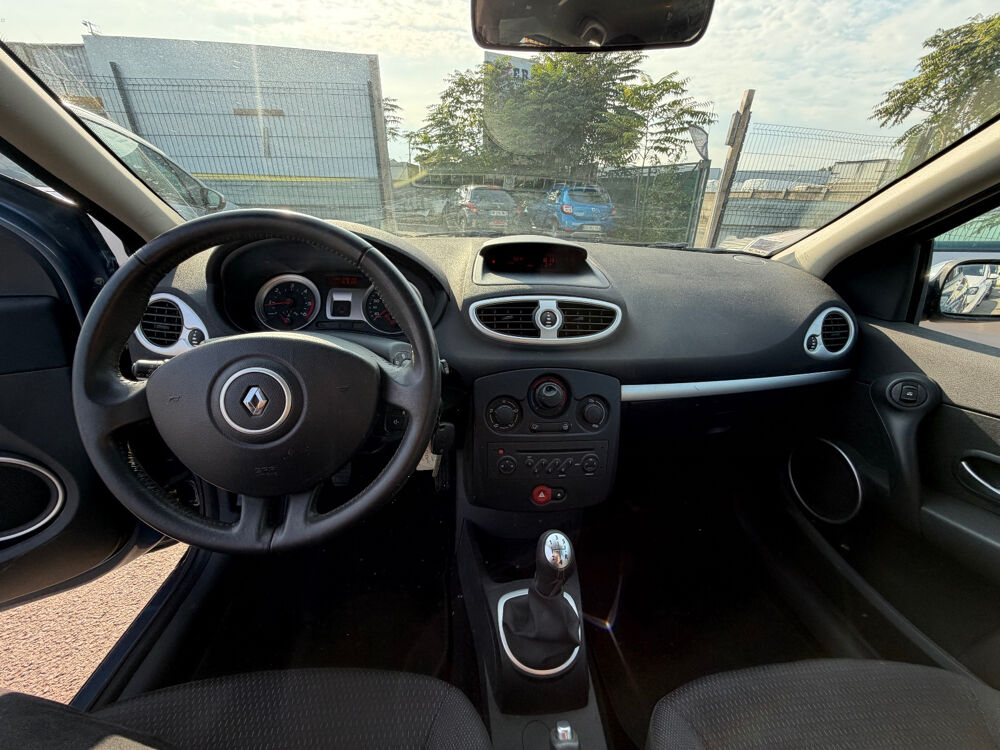 Clio III Clio 1.5 dCi 70 Expression 2006 occasion 93120 LA COURNEUVE