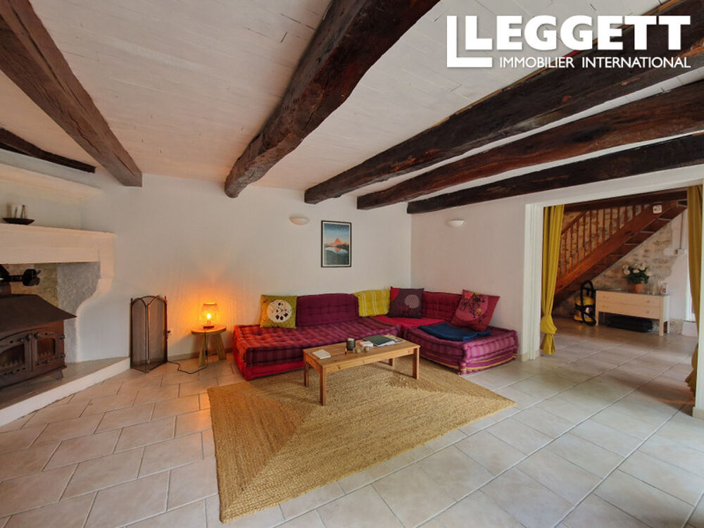 Vente Maison Charmante longère de 120m2, avec dépendances et jardin, située dans un hameau au calme , à 16km d'ANGOULEME. Fouquebrune