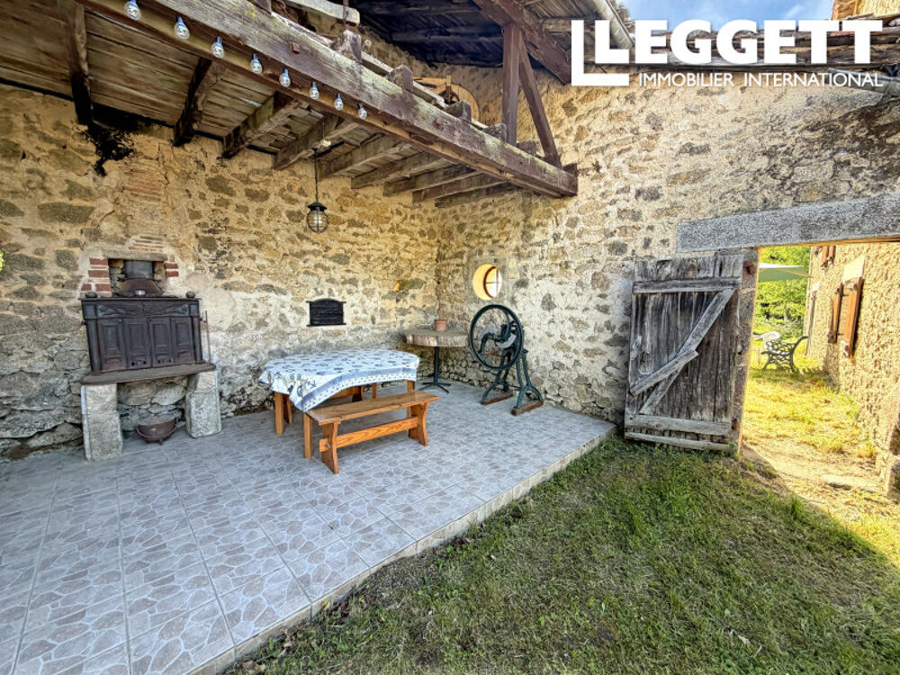 Vente Maison SOUS OFFRE : Authentique fermette avec grange, petite marre et terrain à quelques pas de Piégut-Pluviers. PiÉgut-pluviers