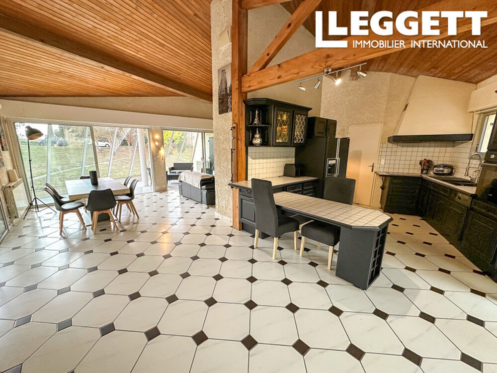Vente Maison Maison de plain-pied avec piscine, deux vérandas et grandes dépendances à Castelnau d?Auzan-Labarrère Castelnau d'auzan labarrÈre