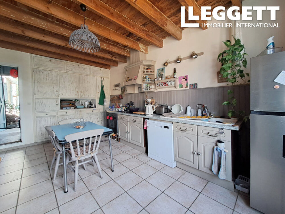 Vente Maison Maison de caractère en pierre avec 4 chambres, jardin clos, grange et atelier RomaziÈres