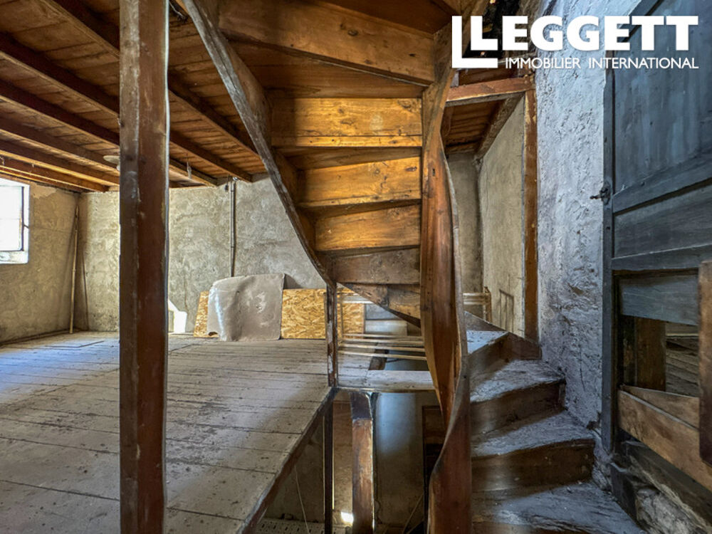 Vente Maison Grande bâtisse quercynoise en pierre sur 4 niveaux à Montcuq avec local commercial et 300 m² à rénover Montcuq-en-quercy-blanc