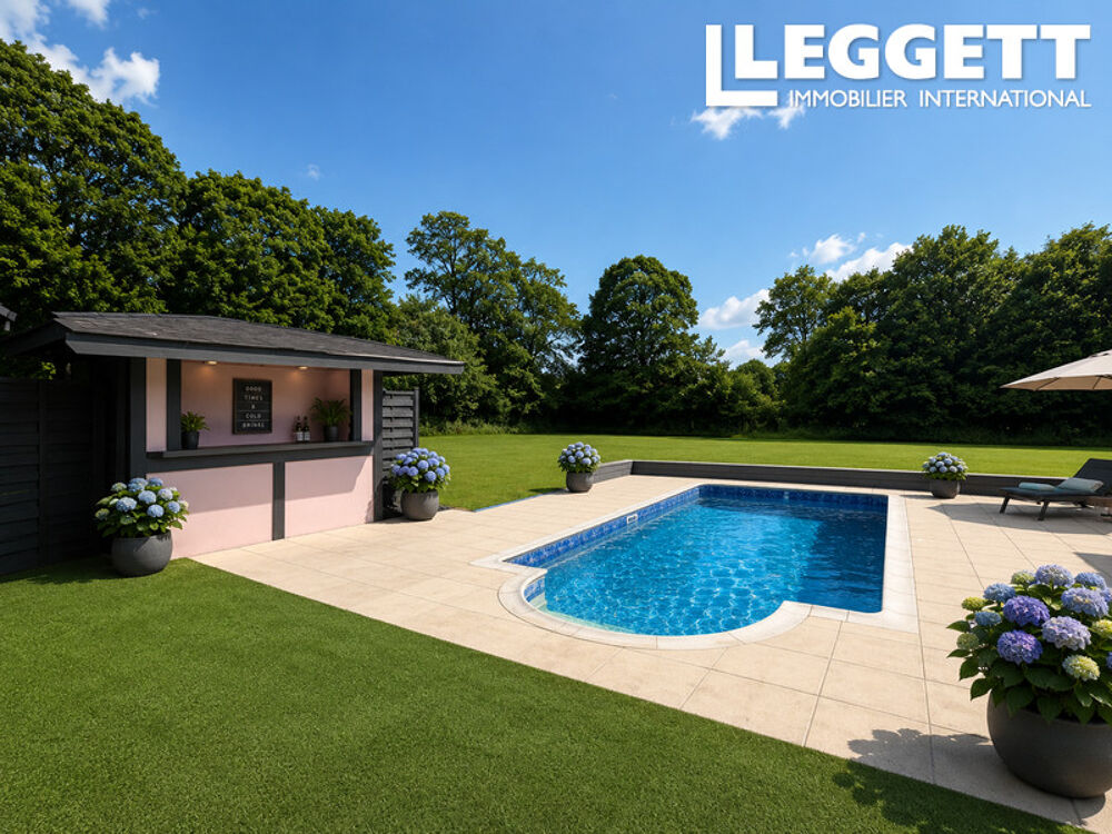 Propriété unique de 5 chambres et 3 salles de bains, piscine chauffée, double garage et 6 400 m² de terrain.