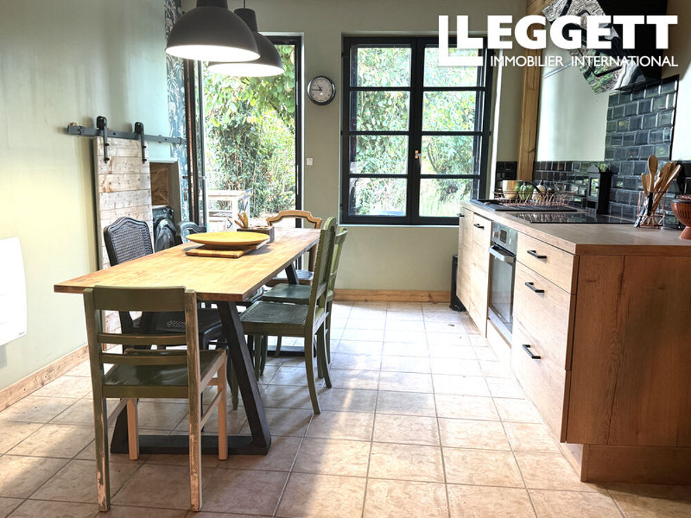 Vente Maison Maison de village comprenant 5 chambres, 2 salles d'eau et un jardin attenant, au c?ur d'un village rechercher Bouresse