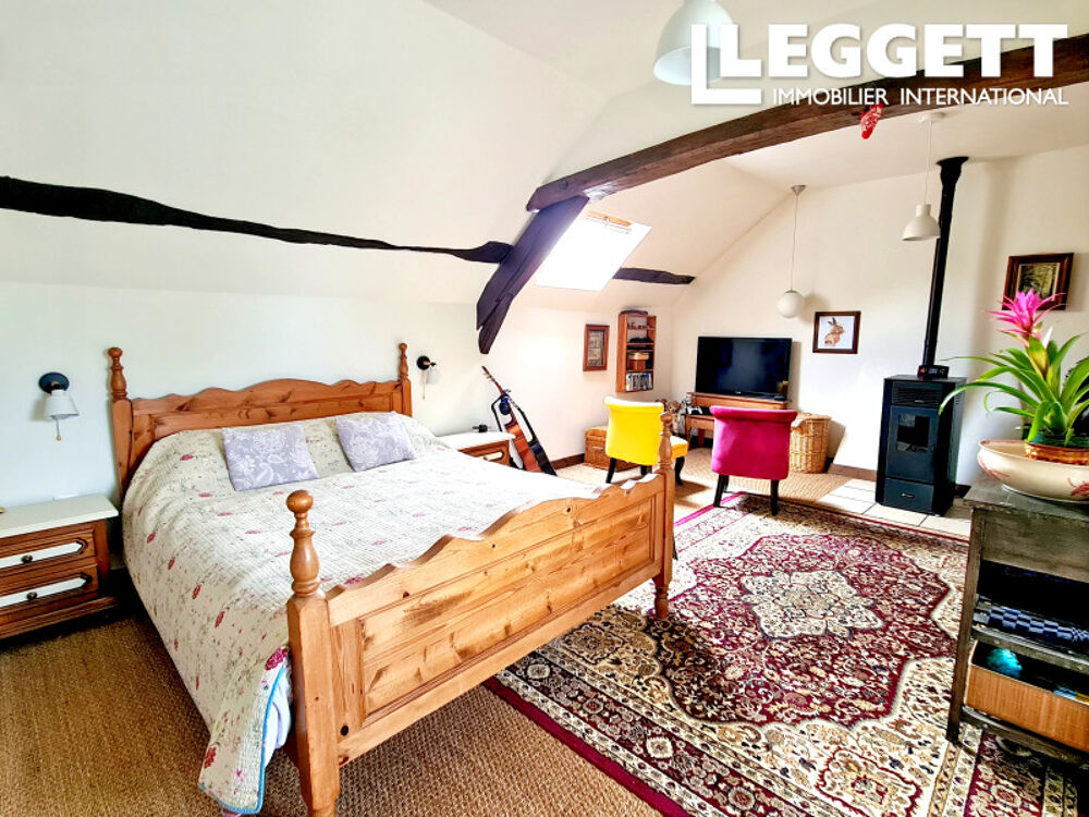Maison familiale 4 chambres avec belles pièces à vivre, dépendances et jardin superbe.