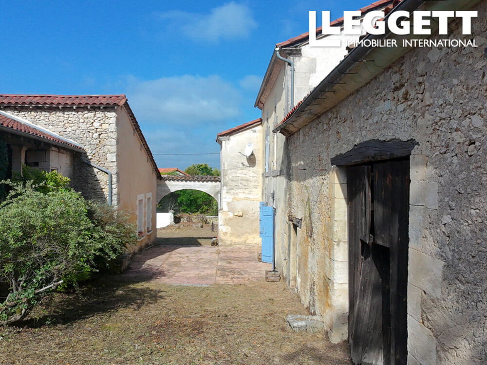Vente Maison Spacieuse maison de 432m², maison d?amis, potentiel chambres d?hôtes, granges, piscine et 2,6 ha près de Bourd Bourdeilles
