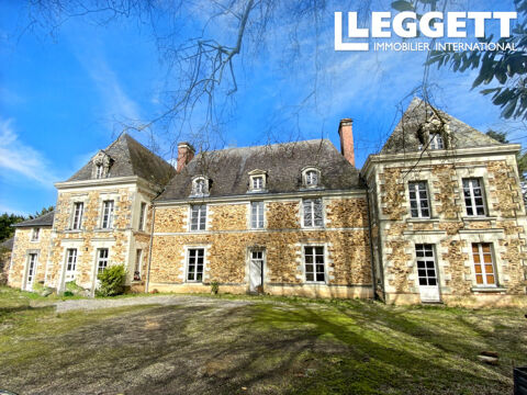   Maison d'environ 500m2 habitables; piscine; 2 d�pendences d'environ 400m2; plus de 21 hectares de terrain. Maison - 12 pi�ce(s) - 500 m�