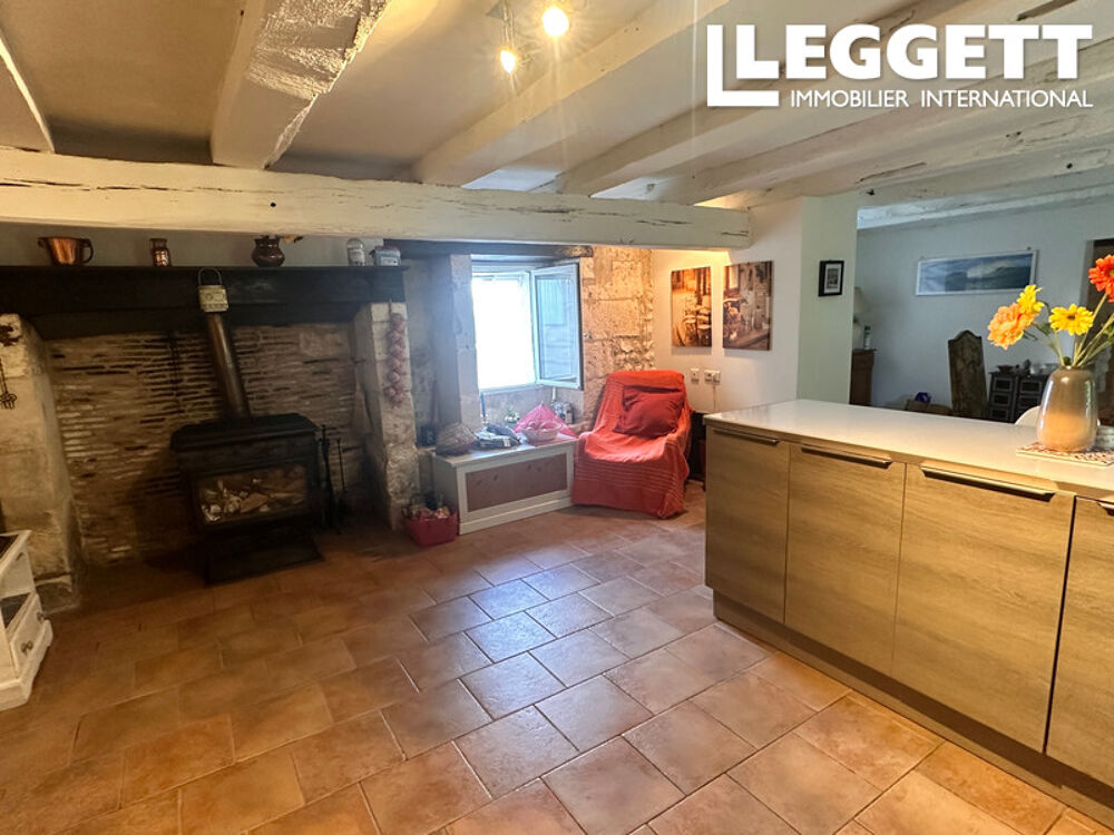 Vente Maison Ferme magnifiquement restaurée, avec vue panoramique. 3 chambres, piscine, grange, espace de stockage, parking Douchapt