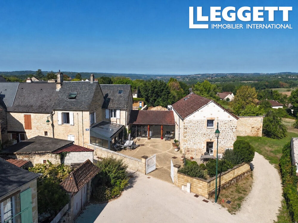 Propriété exceptionelle avec plus de 4 500 m² de terrain plat au coeur d'un charmant village du Périgord Noir