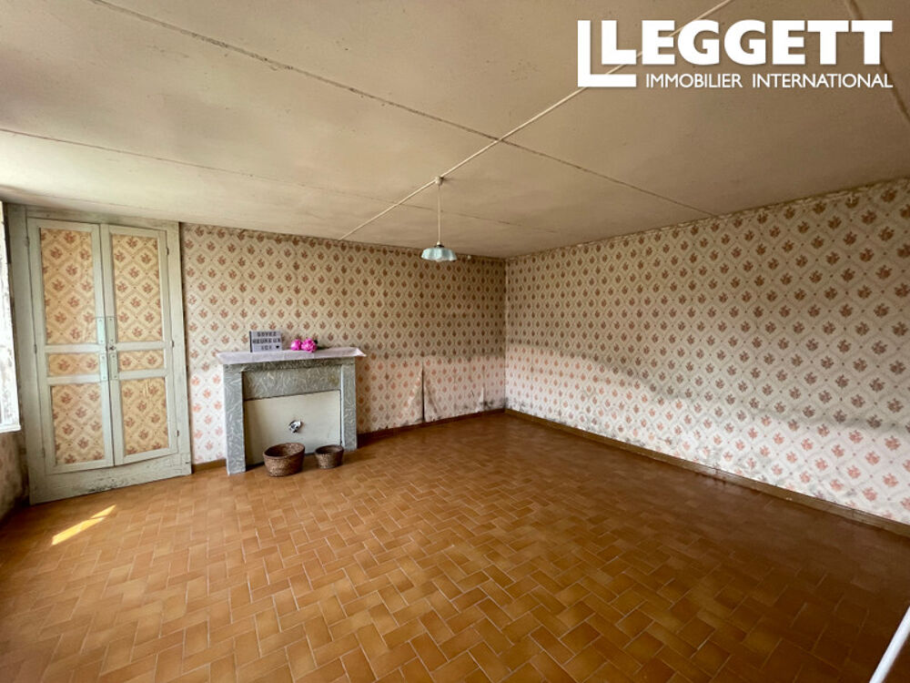 Vente Maison Ferme traditionnelle située dans un cadre idyllique, avec des granges et une longue allée privée. Saint-hilaire-en-ligniÈres