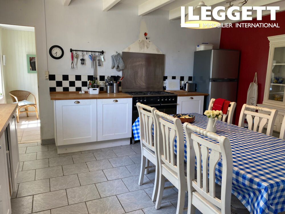 Vente Maison Charmante maison de caractère de 4 chambres avec piscine chauffée, à 20 minutes de Cognac Arthenac