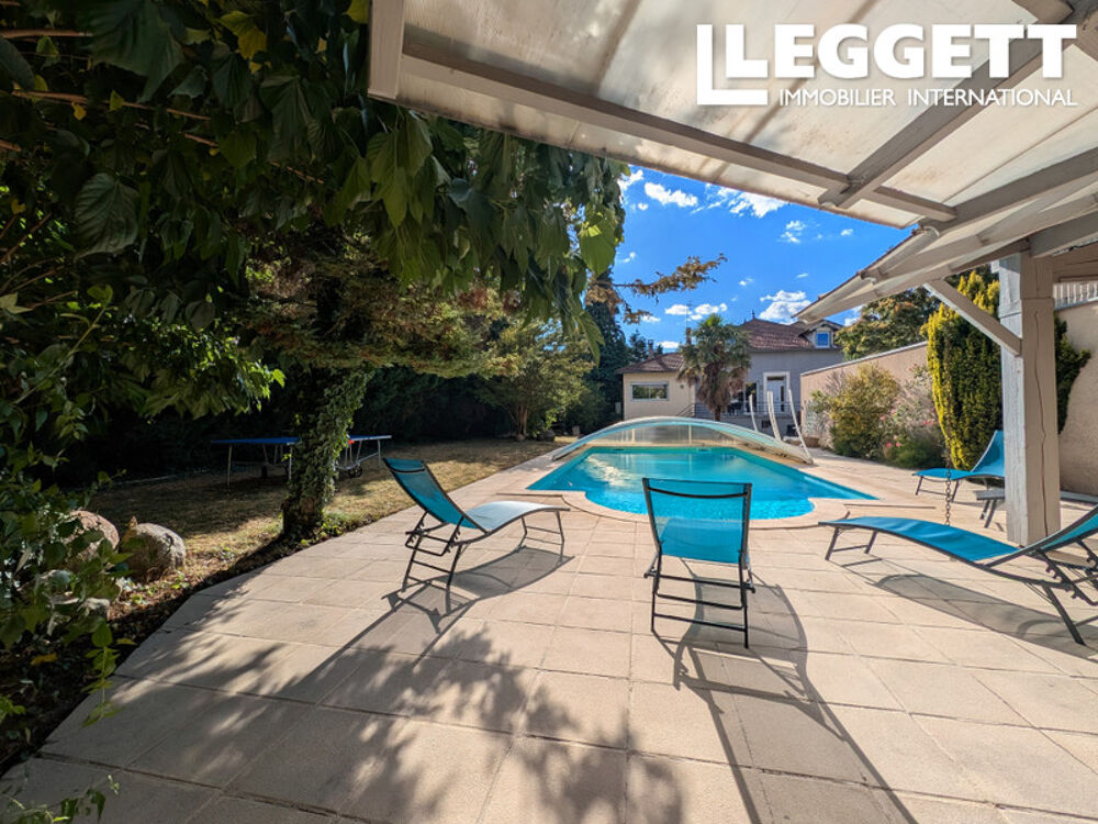 TARN:Aussillon,superbe propriété avec maison et logement annexe rénovation haut de gamme , piscine et jardin .