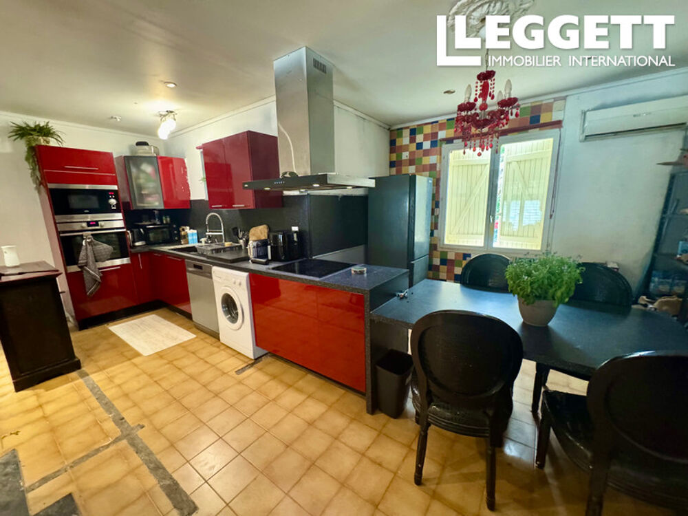 SOUS OFFRE Maison familiale compacte de plain-pied, avec garage, piscine et grand jardin