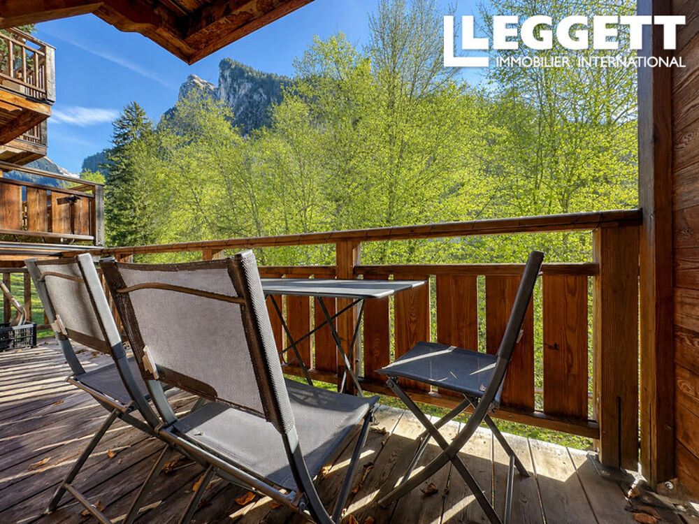 Vente Maison Triplex exposé sud-est avec 3 chambres, un coin montagne et parking couvert. Proximité du centre de Samoëns. SamoËns