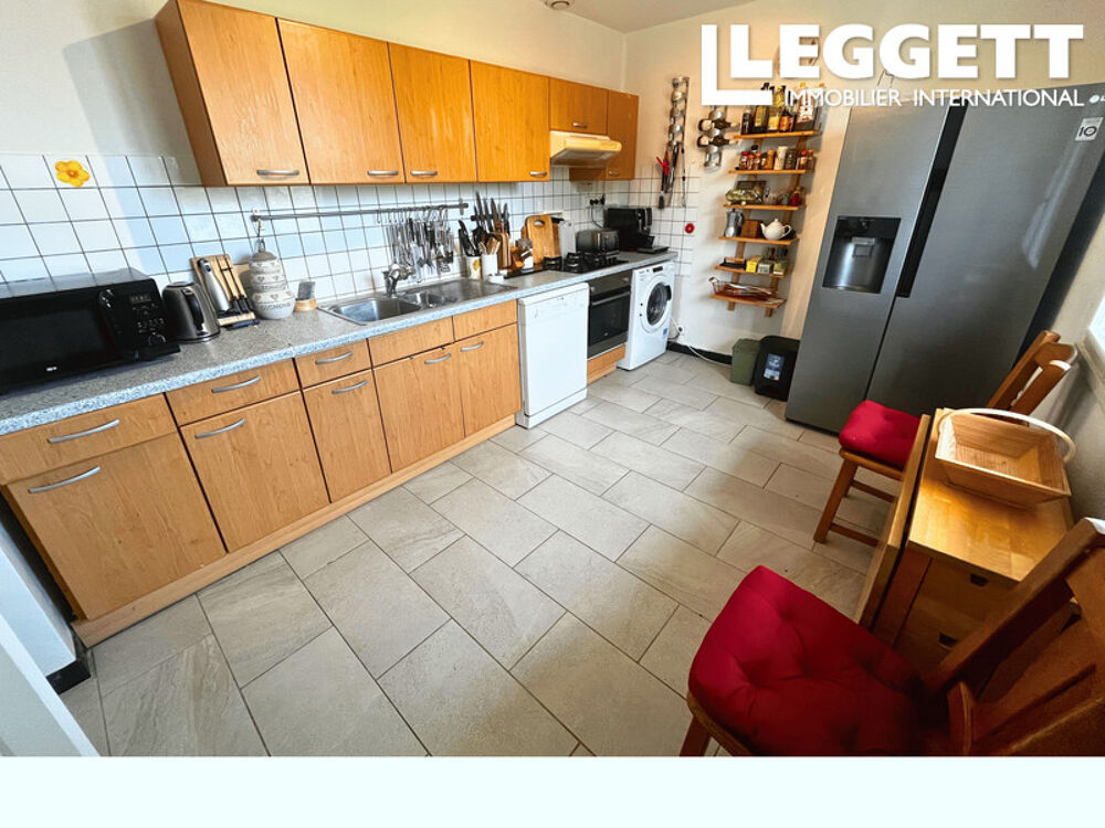 Vente Maison D�licieuse maison de 3 chambres avec piscine situ�e dans le village populaire de Seyches. Eymet