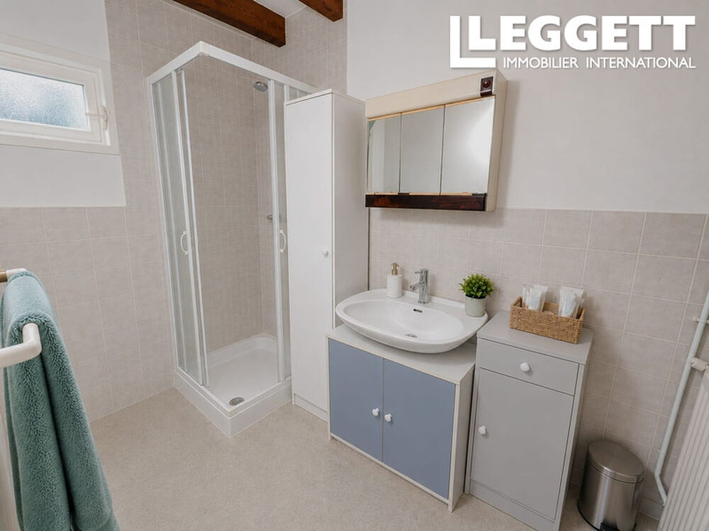 Vente Maison Une propriété en pierre pleine de charme, dotée d'un vaste espace de vie, d'un terrain et de dépendances. Saint-marc-À-loubaud