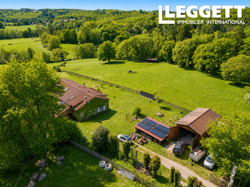 Vente Maison Fermette restaurée autonome en eau et électricité 64000 m2 de terrain attenant, jolie vue , bord de rivière. Busserolles