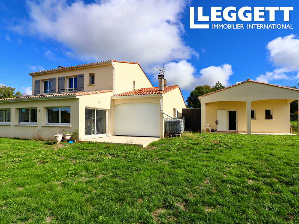 Vente Maison Maison familiale moderne dotée de 8 chambres ; garage indépendant et jardin attenant; proche commerces. Mazerolles