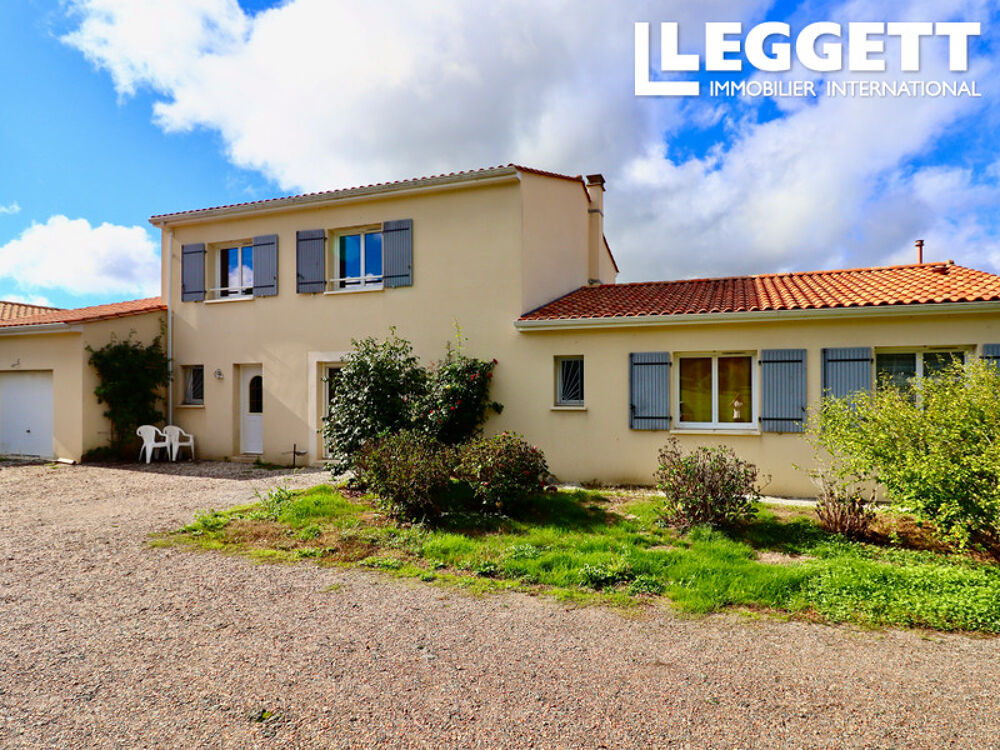 Vente Maison Maison familiale moderne dotée de 8 chambres ; garage indépendant et jardin attenant; proche commerces. Mazerolles