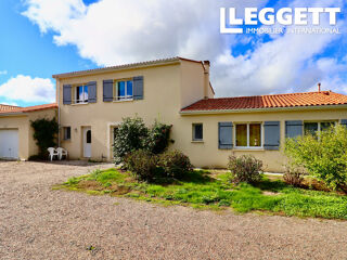 Vente Maison Maison familiale moderne dotée de 8 chambres ; garage indépendant et jardin attenant; proche commerces. Mazerolles