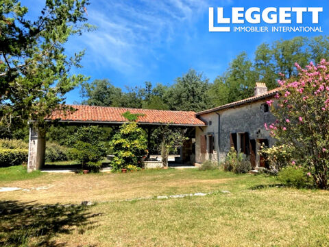   Une superbe propri�t� de 4/5 chbres et 3 salles d'eau, sud de Villebois-Lavalette, piscine, terrain et auvent Maison - 6 pi�ce(s) - 135 m�