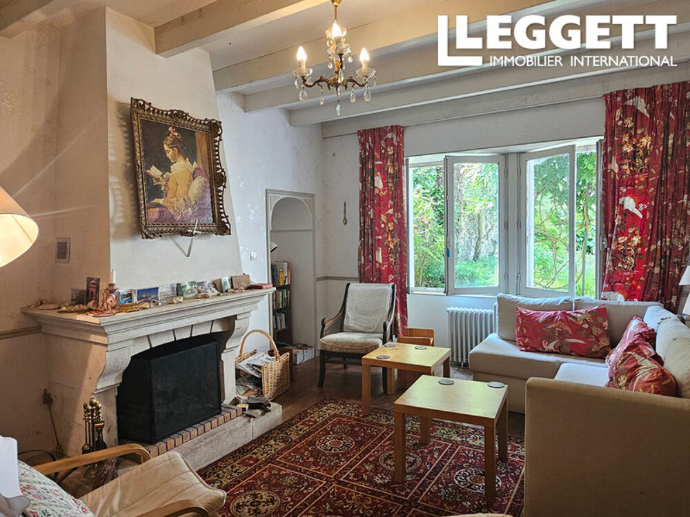 Maison de village à rénover 178 m², 4 chambres avec cour intérieur et dépendances. Mouilleron St Germain