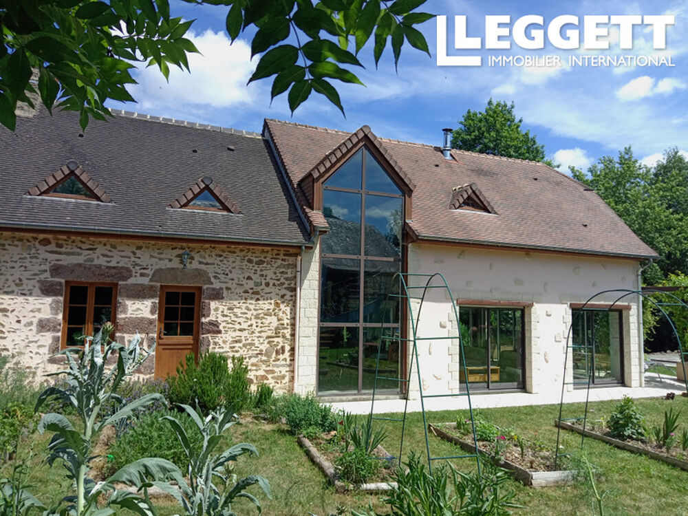 Vente Maison Propriété équestre sur presque 3 hectares, avec bois et ruisseau, maison de 4 chambres, grange et piscine. Mont-saint-jean