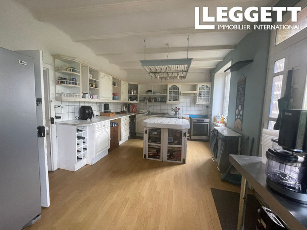 Maison de campagne avec grande grange, pouvant être aménagée en gîte, située dans un cadre paisible