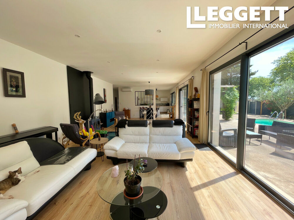 Vente Maison Escales ? une nouvelle propriété de style villa avec 4 chambres, un espace de vie ouvert et une piscine. Escales