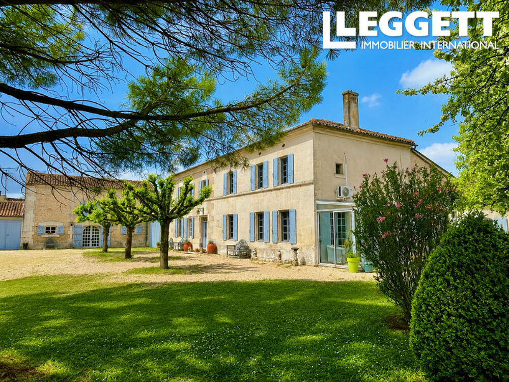 Belle propriété de caractère située à Segonzac près de Jarnac, parfaite coin calme, dans la campagne.