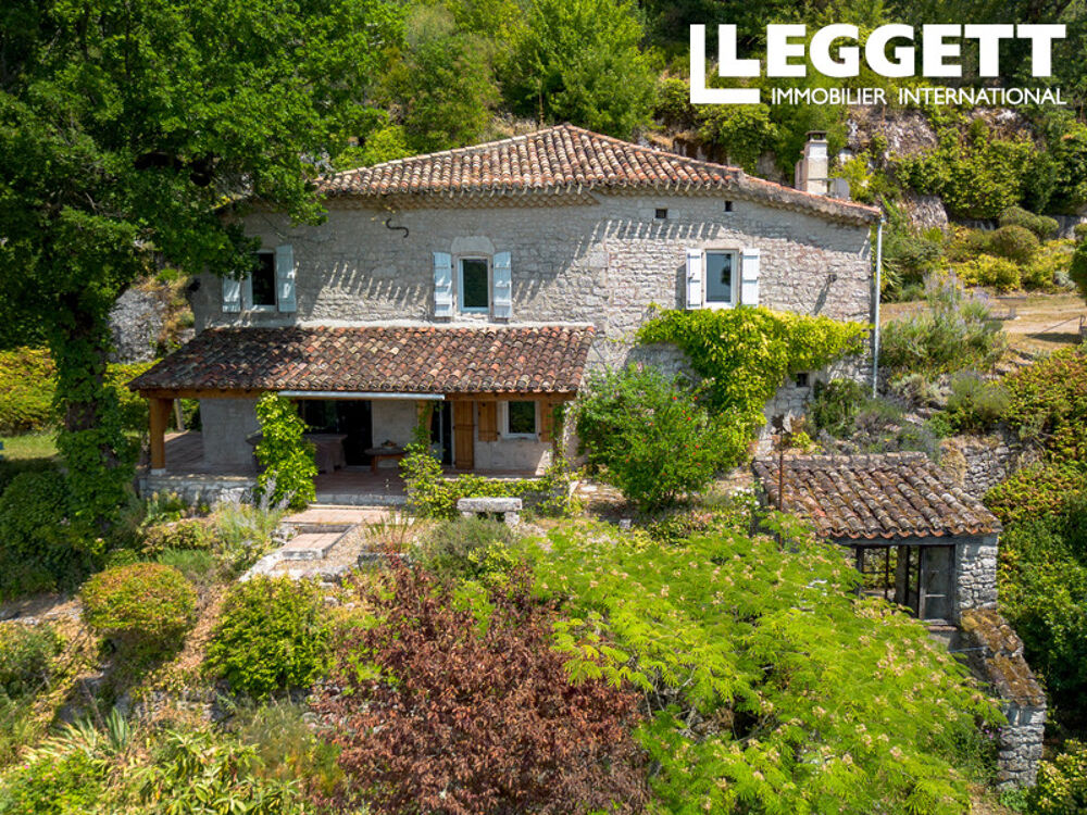 Maison de caractère avec vue panoramique, piscine et environnement exceptionnel près de Montcuq
