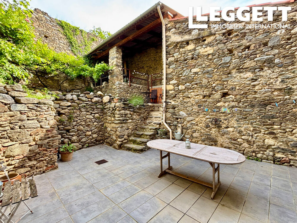 Vente Maison Spacieuse maison de village en pierre avec terrasses, jardin avec vue sur les montagnes, piscine et grand gara Olette